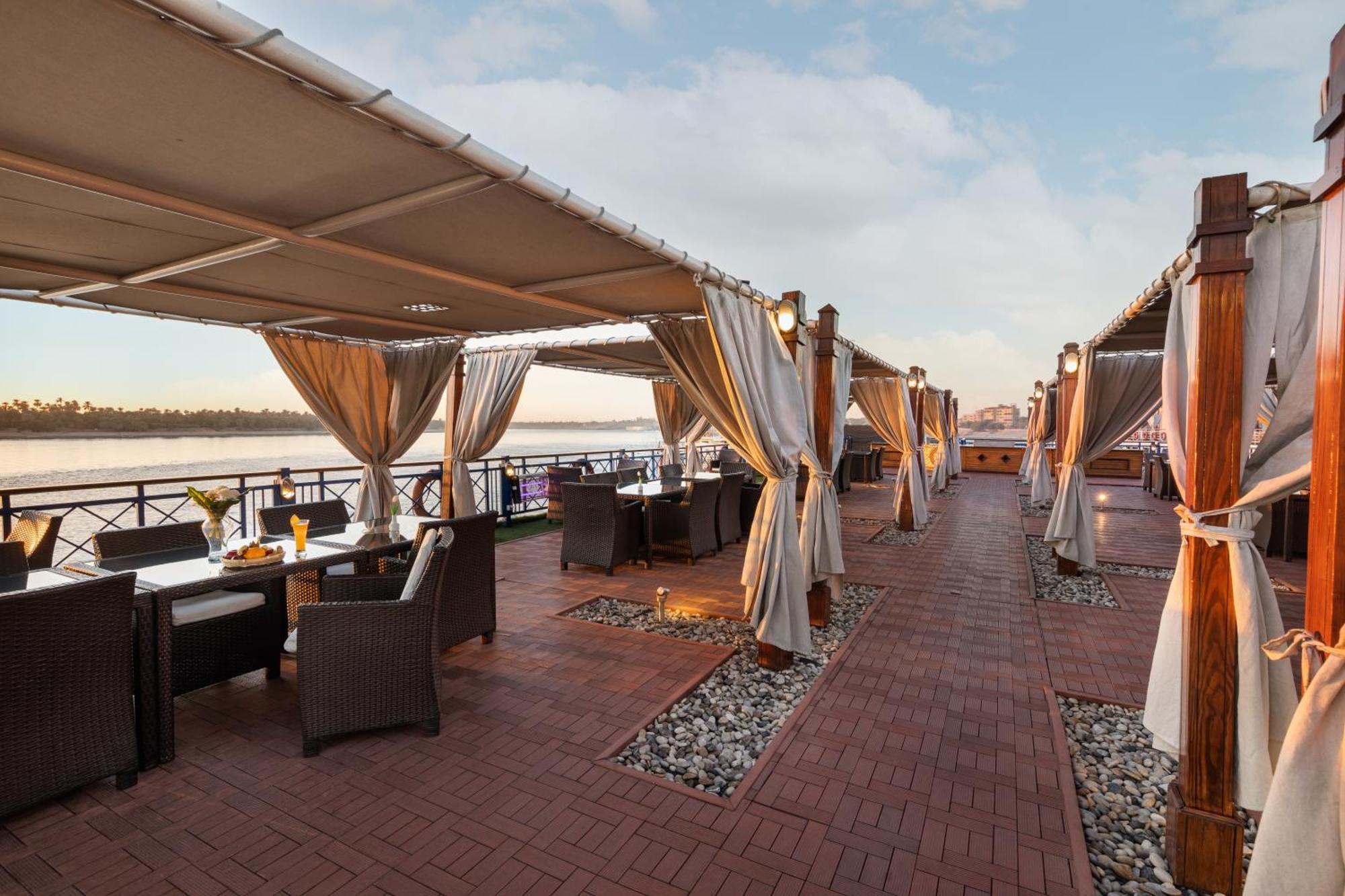 M/S Esmeralda Nile Cruise - 4 Or 7 Nights From Luxor Each Monday And 03 Nights From Aswan Each Friday Kültér fotó