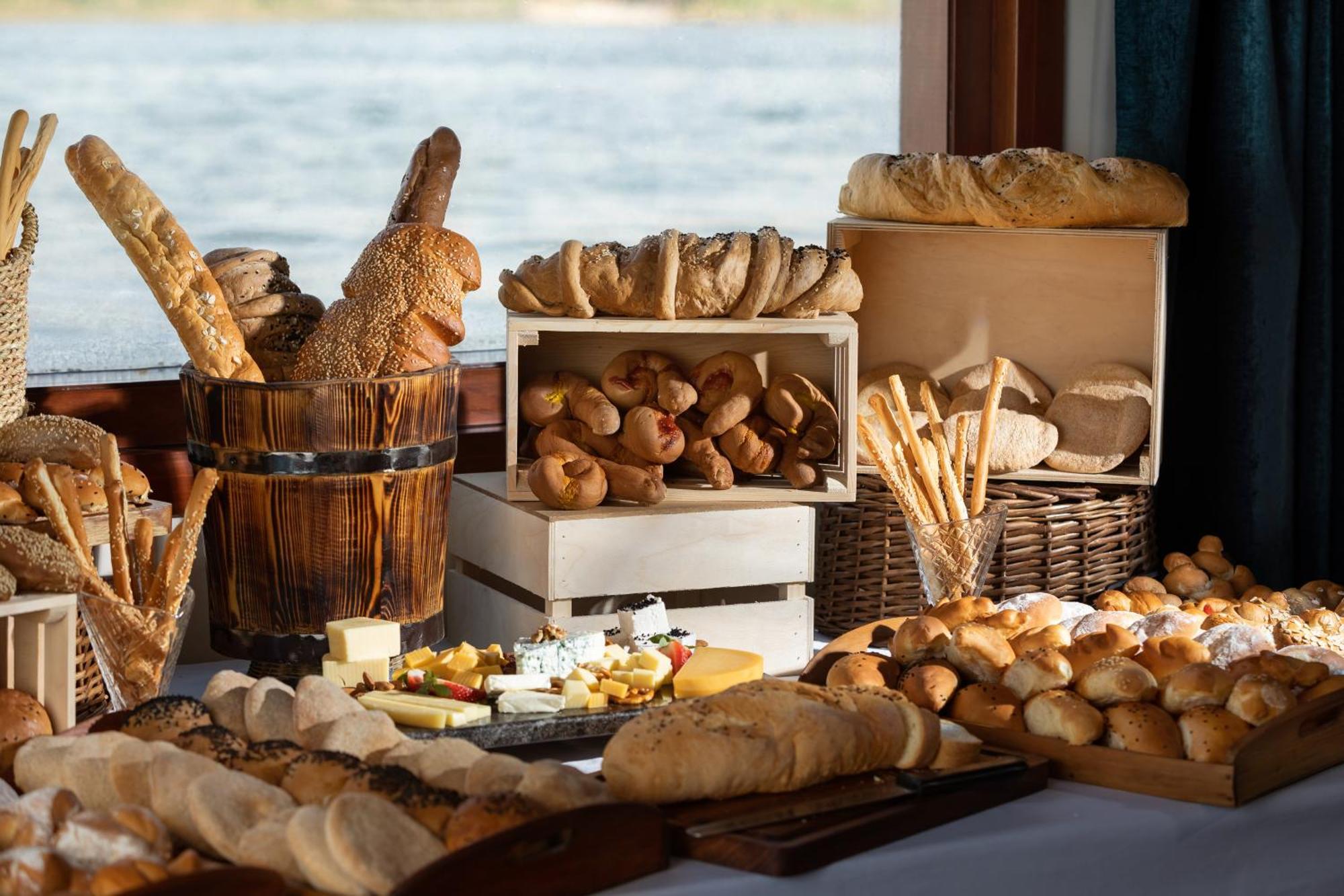M/S Esmeralda Nile Cruise - 4 Or 7 Nights From Luxor Each Monday And 03 Nights From Aswan Each Friday Kültér fotó